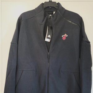 New with tags Miami Heat Mens Long Sleeve Jacket 2 Front Pockets Black Size 2XL